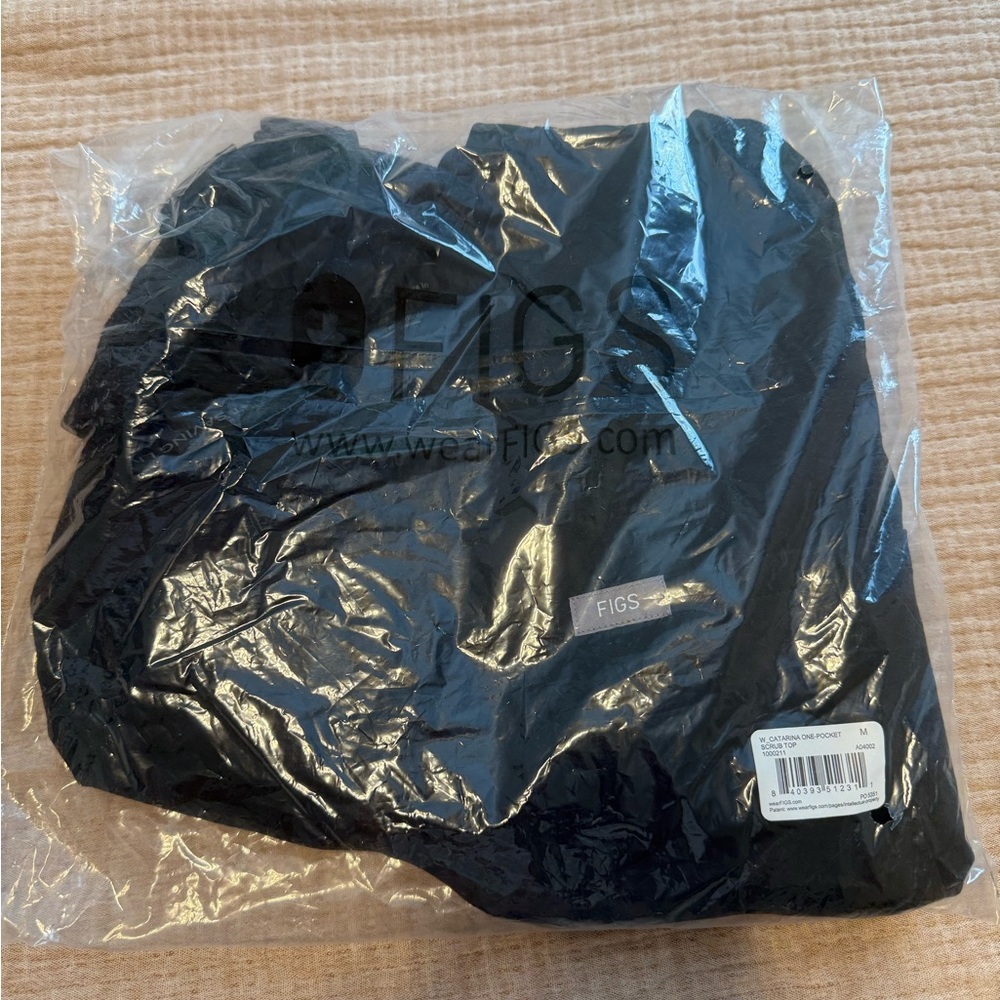 Figs Black Catarina Scrub Top - Picture 2 of 3